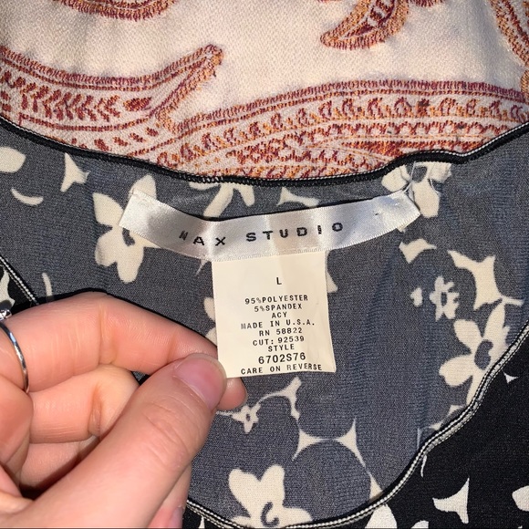 Max Studio floral print top size large - Picture 3 of 3